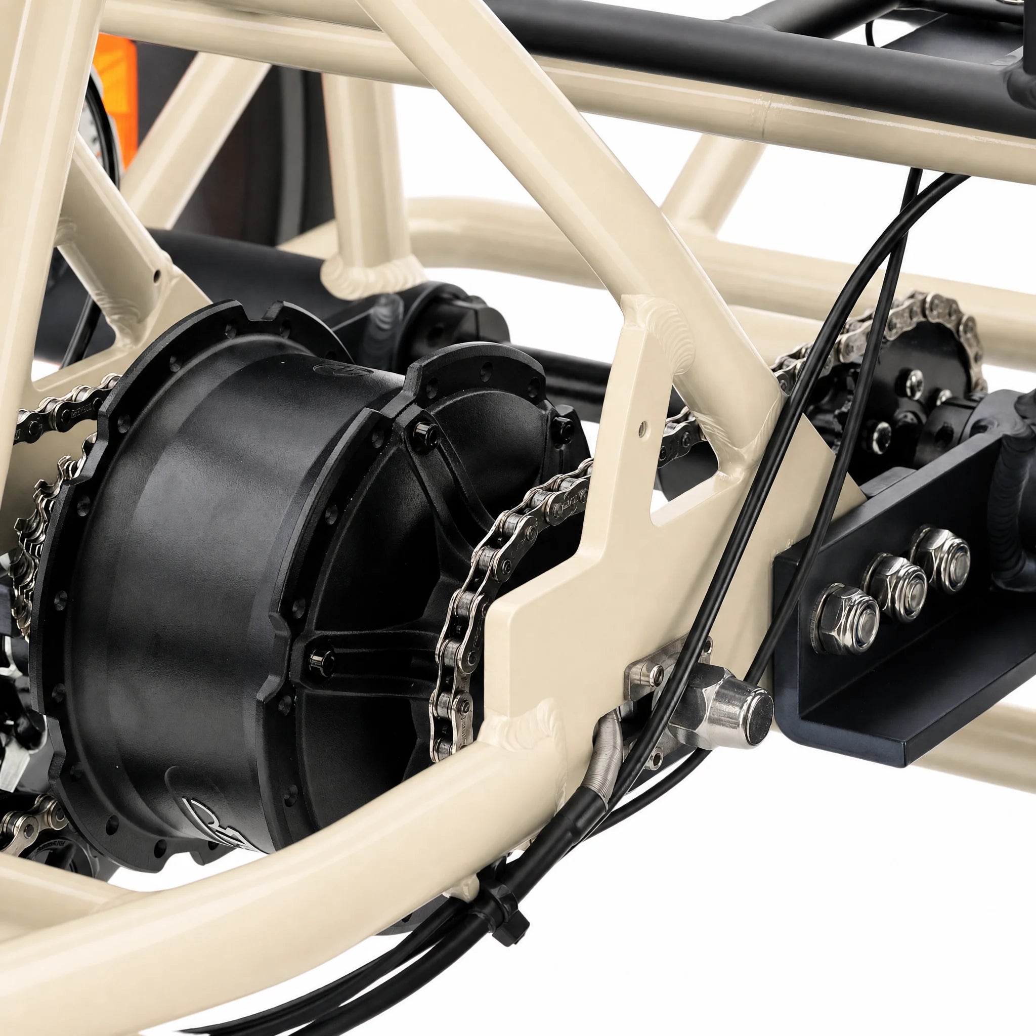 Close-up of a bicycle's gear system with a white frame #color_cream